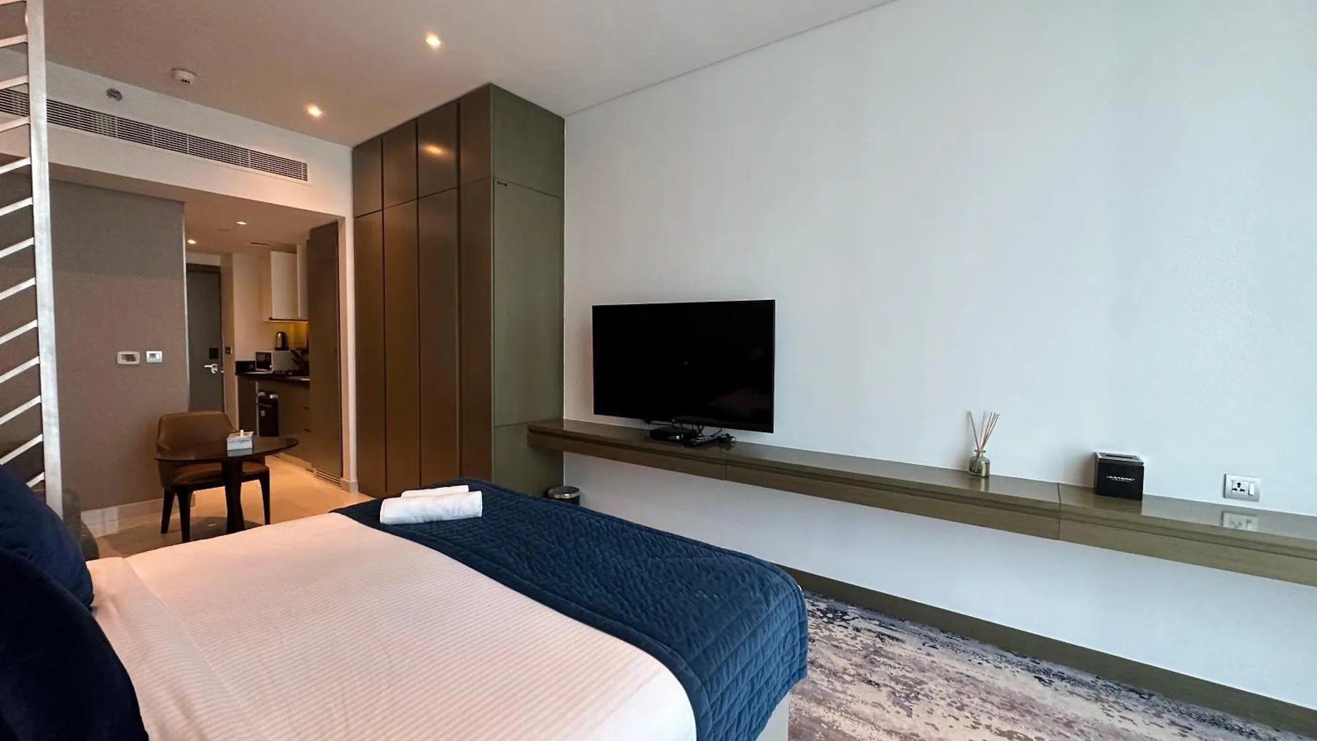 Business Bay Modern Studio With A Canal View At Damac Maison Prive 1616 Dubai 0*,  United Arab Emirates